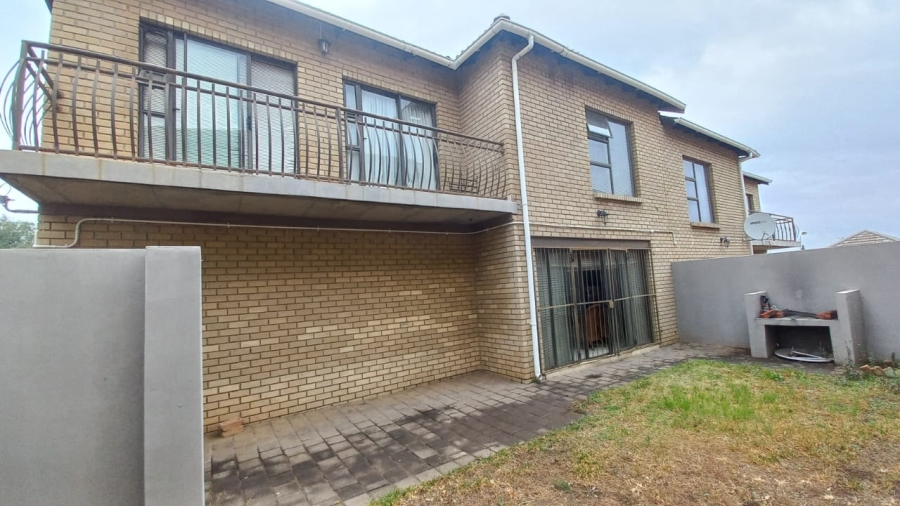 3 Bedroom Property for Sale in Langenhovenpark Free State